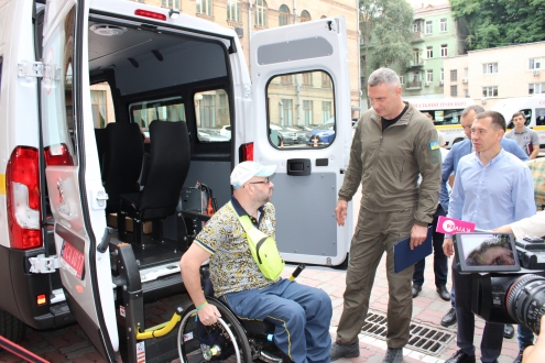 Київ поповнив автопарк для потреб людей з інвалідністю